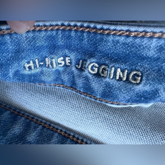 American Eagle Outfitters Soft Knit High Rise Distressed Jegging pants. Size 6 - Picture 9 of 14